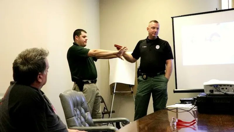 ymaadotcom's tweet image. Good News: Ready, Stress, Go by Lt. Daniel Modell and Sgt. Russell Jung 
Highlights Include: Stress Inoculation • Effective Drills • Prevention • Read More:  buff.ly/3HNTVkV  
#SelfDefense #activeshooter #codesilver #stress #prevention #situationalawareness #police