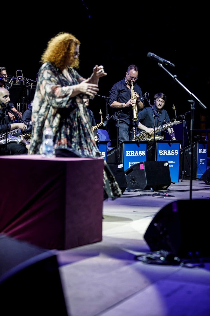 Adore this photo from this weekend in Palermo by Arturo Di Vita Fotografia. 

An absolute pleasure performing with Orchestra Jazz Siciliana for Sicilia Jazz Festival at the Teatro di Verdura. <a href="/brassgroup/">Brassgroup</a> 

Italy tickets for July and August: linktr.ee/SarahJaneMorris