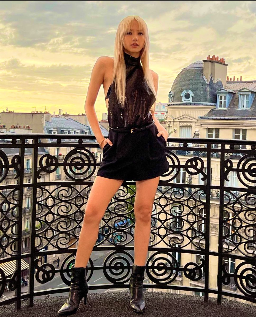 lesyeuxxdenin1's tweet photo. LALISA🛐
#LISAXCELINE #LISAatCelinePFW22 #LisaHumanCeline https://t.co/CGZZ2n3zq9
