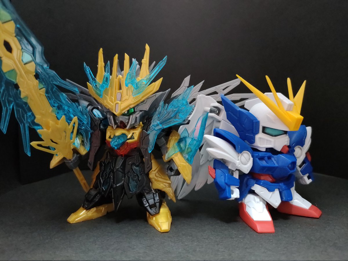 ajulkitirou's tweet photo. SDが楽しすぎたから、曹操ウイングもシャープ化と合わせ目消し、表面処理で組みました。これだけトゲトゲだとシャープ化するだけでも　カッコイイですね、それと追加で買ってきましたw　梅雨あけるし、塗装頑張ります
＃ガンプラ https://t.co/qEajgHNWhu