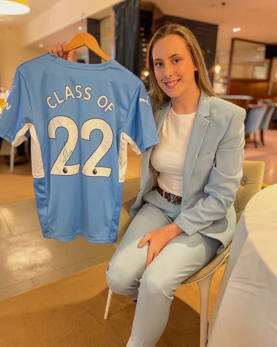 AlishaRoutledge's tweet photo. Class of 2022 👩🏼‍🎓 📜@_miaclaydon @AbbieKent6 @ManMetUni https://t.co/yXH5ojtlEQ