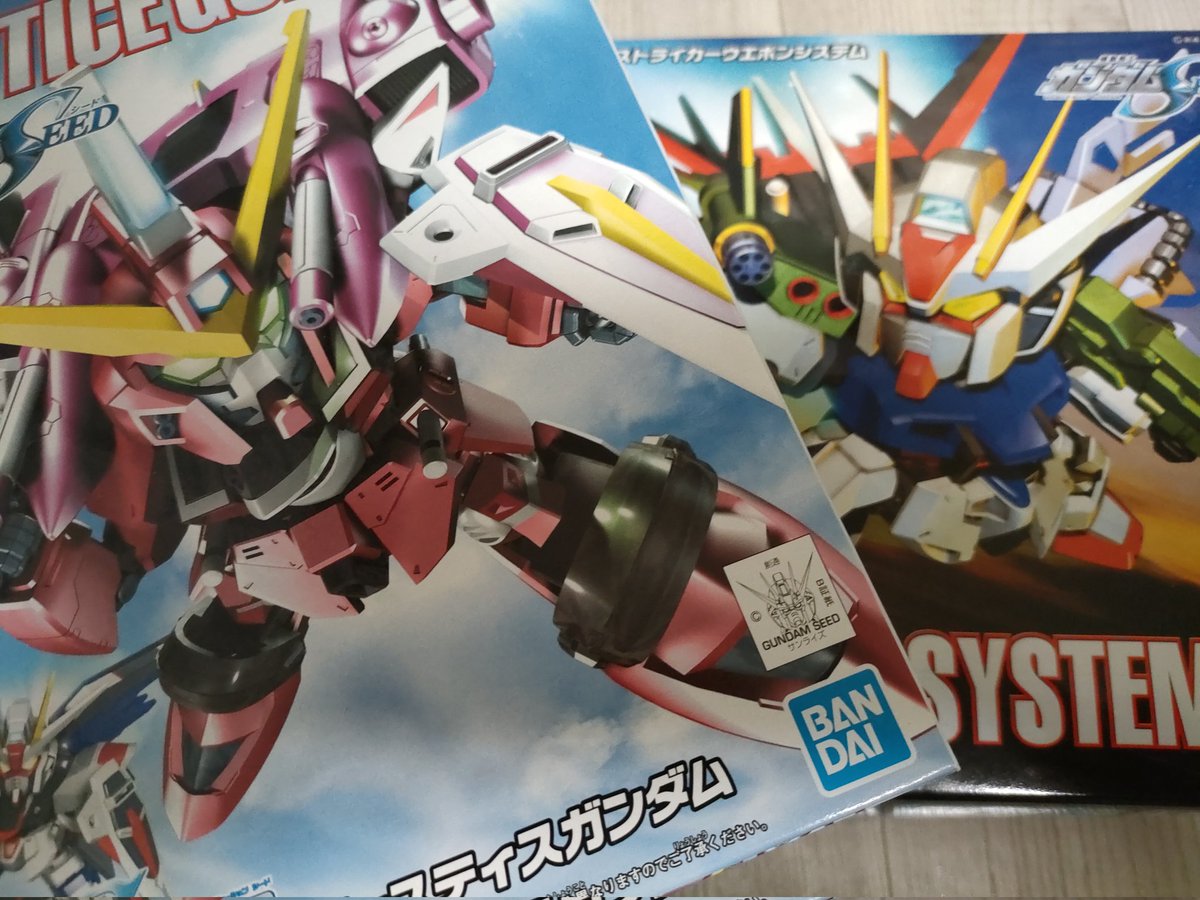ajulkitirou's tweet photo. SDが楽しすぎたから、曹操ウイングもシャープ化と合わせ目消し、表面処理で組みました。これだけトゲトゲだとシャープ化するだけでも　カッコイイですね、それと追加で買ってきましたw　梅雨あけるし、塗装頑張ります
＃ガンプラ https://t.co/qEajgHNWhu