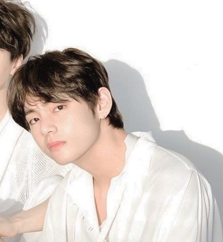 kkvvss_'s tweet photo. BE MY HUSBAND 
— a filo #taekookau wherein

Taehyung need a fake partner to become a resident in america , Then he accidentally met jungkook who's resident in america who needs money.

" Paano kung maging totoo na 'to? "
" Edi totohanin na natin " https://t.co/X3Nf3NDcOY