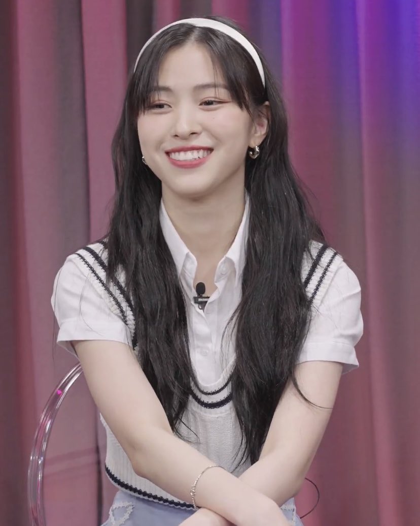 theryujinpics's tweet photo. ryujin’s look today <3 https://t.co/IRLQfDzQsu
