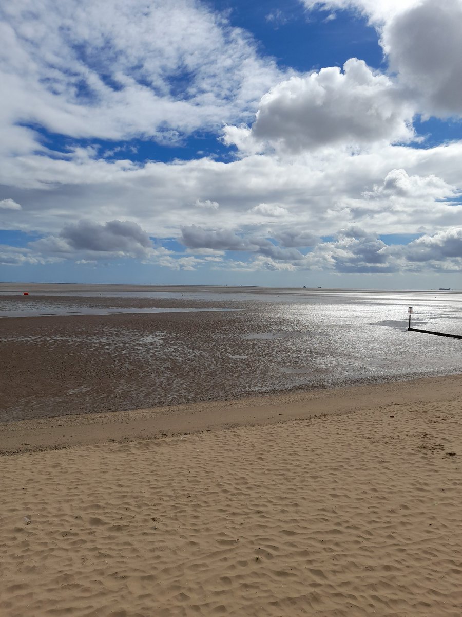Sitting on the promenade at #Cleethorpes reading <a href="/IMcMillan/">Ian McMillan</a> #MySandLifeMyPebbleLife. Lovely.