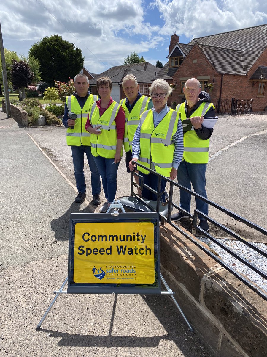 StaffsCSW's tweet photo. Brilliant to have a new CSW team trained in Gnosall and Haughton over the weekend 🌞 Alongside new volunteers being trained up for the Stafford local policing team area. Thanks to all who attended! #educatedrivers #drivesafe #savelives https://t.co/FDjTKWqoy3
