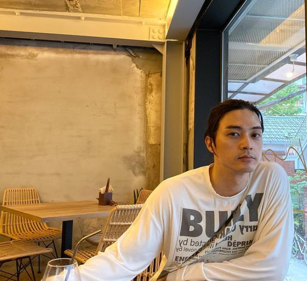 : ̗̀➛ kim ji-hoon

•·.·' #김지훈 #KimJihoon #KimJihun #MoneyHeistKorea #MoneyHeistKorea_JointEconomicArea #종이의집공동경제구역 '·.·•