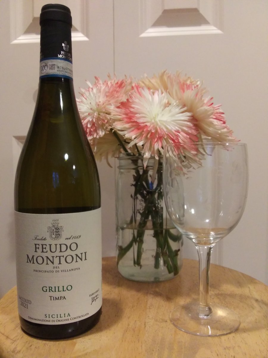 Wine of the day: Montoni, 2020 Grillo della Timpa, Italy. Bright gold in color with abundant floral aromas. On the palate, peach and apricot flavors along with clean, sharp acidity. Serve chilled. SRP $20
@alvuona,<a href="/telegramdotcom/">telegramdotcom</a>,#WICN905,#wine,#winelovers