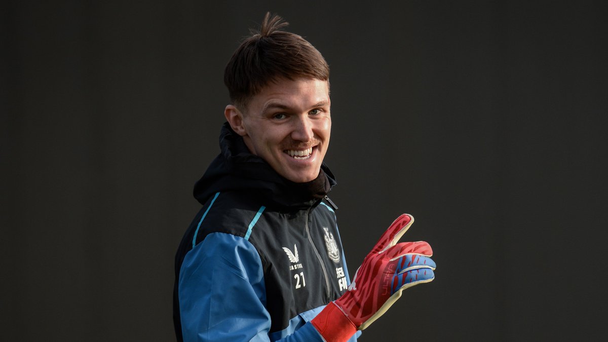 Champchatpod24's tweet photo. Which Championship goalkeeper do you think will keep the most clean sheets in the 2022/23 campaign? 🤔

🔁 RT for Lee Nicholls

❤️ Like for Freddie Woodman

#CCP | #HTAFC #PNEFC https://t.co/Ih2lCDzij6