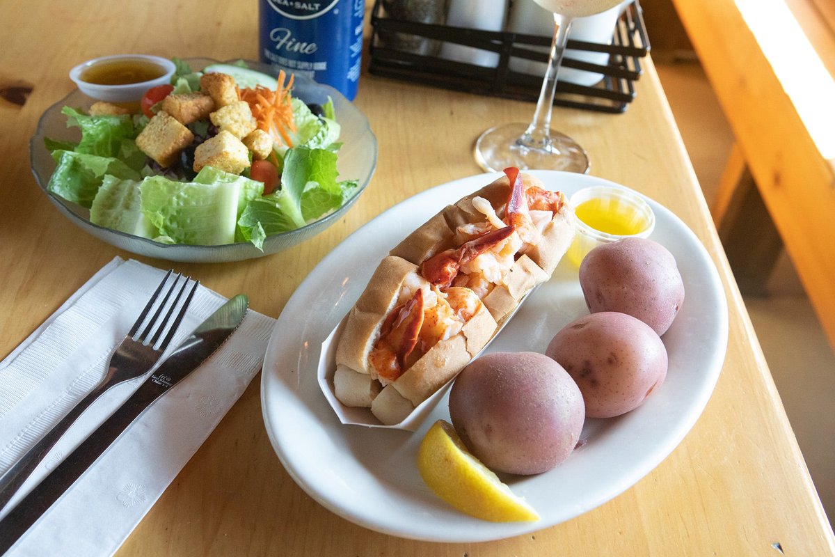 LJFishTale's tweet image. Thanks for the review on our Our Famous Hot Buttered Lobster Roll! We love your description of our Lobster Roll. 

"Large chunks of delicious lobster done perfectly. Done the ct way without hiding an amazing lobster roll."
popme.nu/ljsofhblr?utm_…