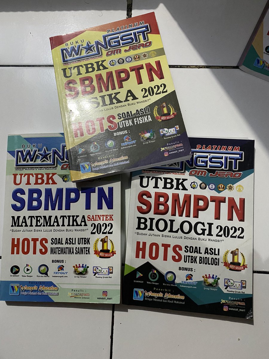 archyos's tweet image. halo smua jadi aku mau ksih buku wangsit kuu ini ke adik2 angk.23 atau tmn2 yg mau berjuang lagi buat tahun depan msih mulus dan klo ad coretan pling dikit2 doang.Kalau lewat di tl kalian tolong RT &amp;amp; LIKE yaa tysm💗💗