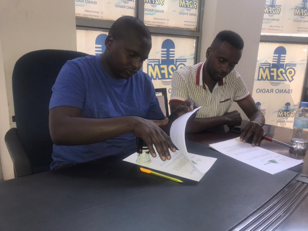 IjamboNet's tweet photo. Today #Yirunga Ltd represented by PDG @IyaremyeY and @IsanoRadio /Isano MEDIA House signed a bilateral agreement for marketing Consultancy which will boost the sales @RMC_Rwanda @RubavuDistrict @RwandaWest @HabitegekoFran1 https://t.co/Be0MwjSr9v