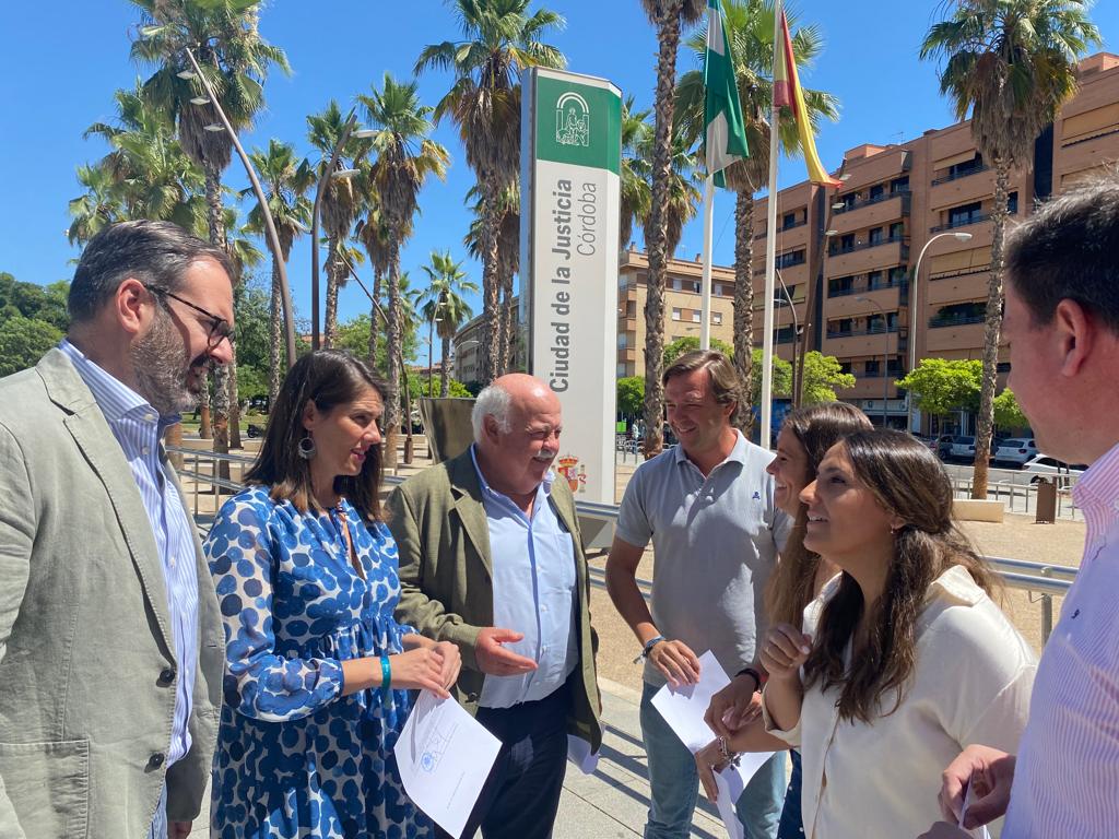 📅Hoy nos hemos vuelto a reunir para recoger nuestra credencial como parlamentarios. Queremos que esté todo en marcha lo antes posible para seguir trabajando por Córdoba y por Andalucía. 
#agradecido #eleccionesandaluzas #JuanmaPresidente