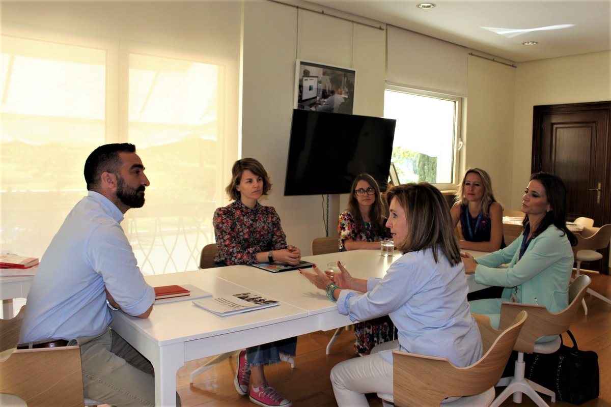 👥El Alto Comisionado <a href="/franciscopolo/">José Francisco Pérez Polo</a> se ha reunido con <a href="/teresaalarcos/">Teresa AlarcosTamayo MD PhD</a>, Presidenta de <a href="/soydigitalwoman/">W Startup C</a>, y con algunas de las mujeres que pertenecen a esta asociación formada por innovadoras que ayudan a 'startups' y visibilizan el talento digital femenino.