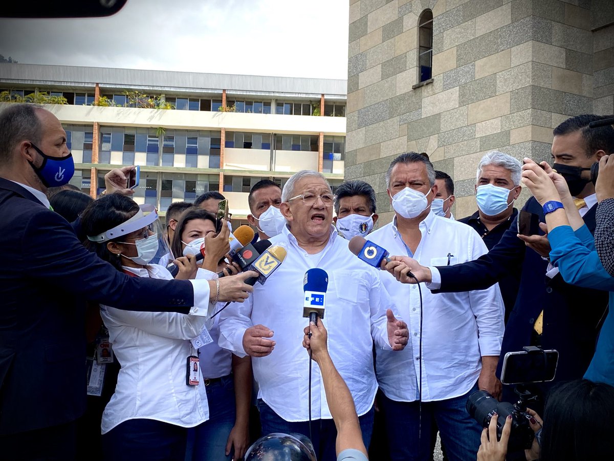 adbernabe's tweet photo. A los buenos amigos periodistas, en nombre del CEN de #AcciónDemocrática, reconocemos hoy y todos los días, la ética y el profesionalismo con que trabajan por ofrecer la verdad de la noticia. Sigan adelante, AD siempre luchará en todos los rincones del país por la prensa libre. https://t.co/KL6GYIkj46