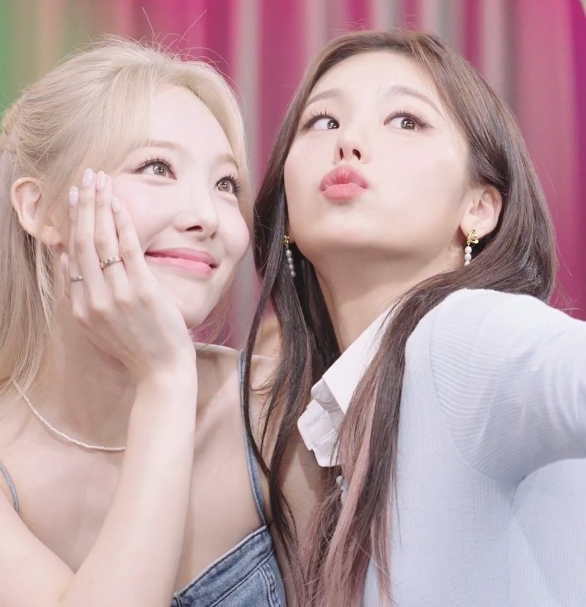 YJF1LES's tweet photo. yeji and nayeon https://t.co/YcVWWVL5Jk