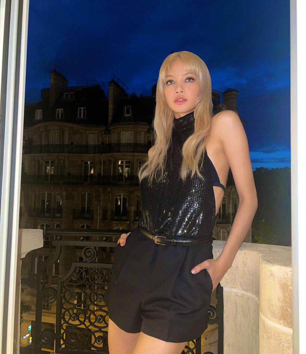 ขอ 20 รี ให้กับความปังของลูกสาวหน่อยค่าาา

LALISA HUMAN CELINE 
#LISAatCelinePFW22
#LISAXCELINE