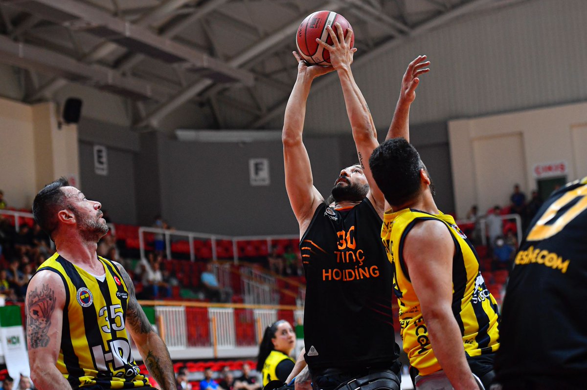 İlk Yarı Sonucu | 
Fenerbahçe 31 - 32 #GalatasarayTunçHolding