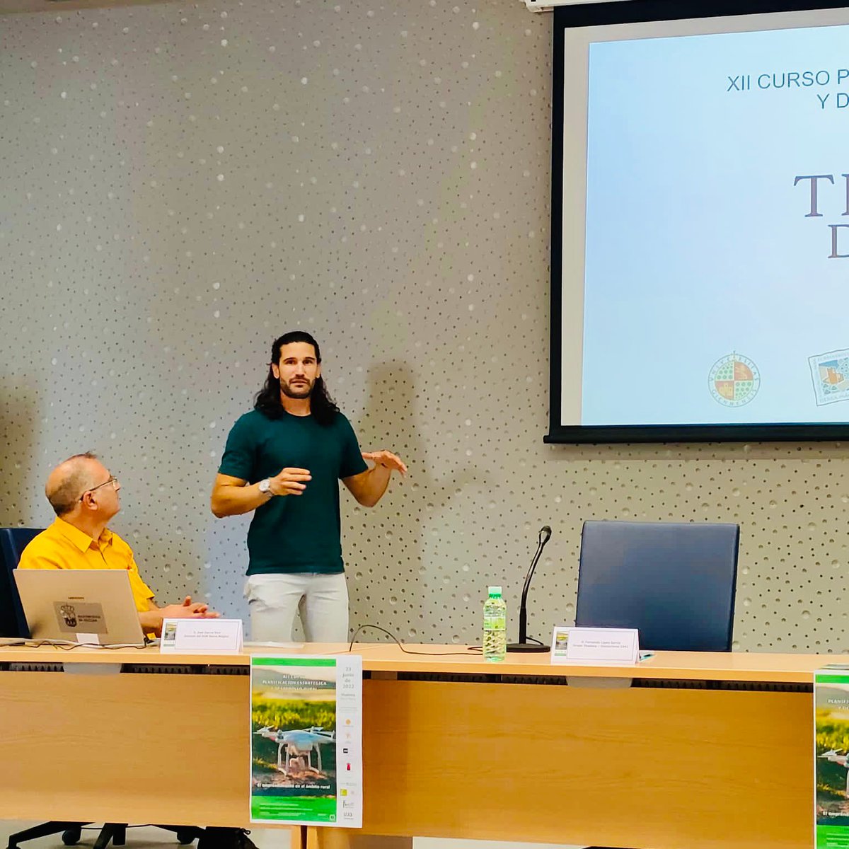 tierrasdejaen's tweet photo. La semana pasada estuvimos participando en el XII curso de planeación estratégica y desarrollo rural👨‍🌾, compartiendo nuestra experiencia de emprendimiento🏡en el mundo rural. GRACIAS🙌por contar con nosotros👊@adr_sierra_magina @AytoHuelma  @UnedJaen  @expohuelma  😉#felizsemana https://t.co/5annzNHCrp