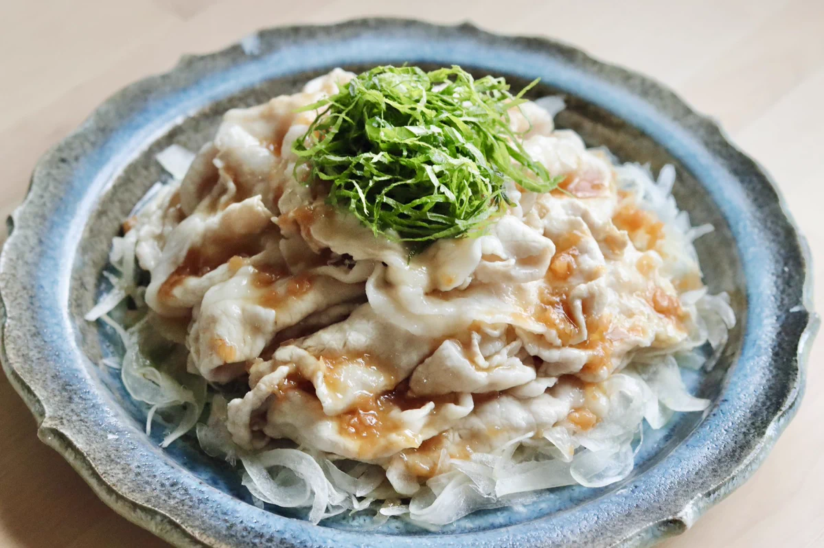 いくら冷やしても柔らかい！片栗粉がポイントの冷しゃぶサラダ。