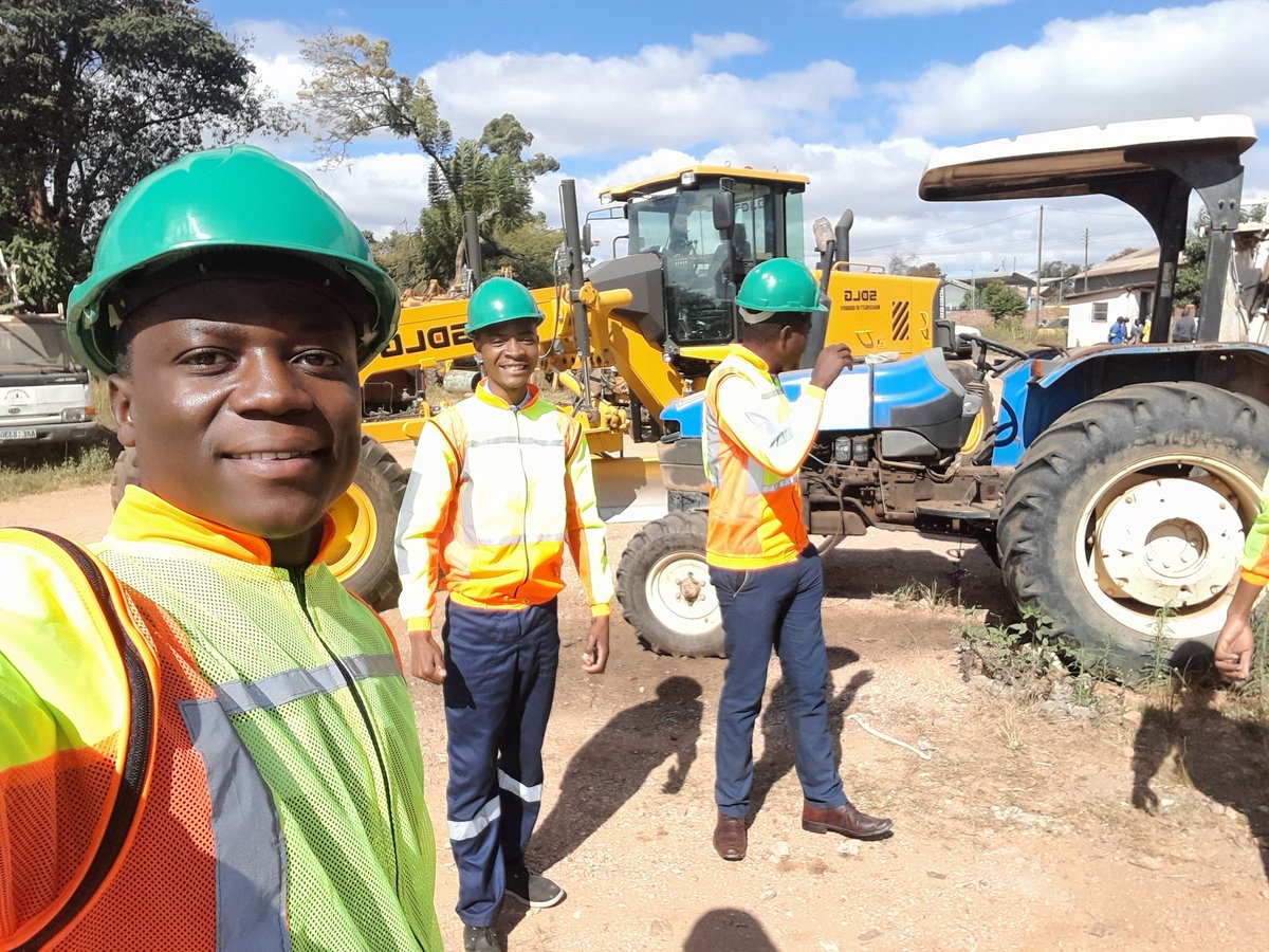 GoThontel's tweet photo. Young generation #engineers on a #coldMonday https://t.co/ipIpYLXV08