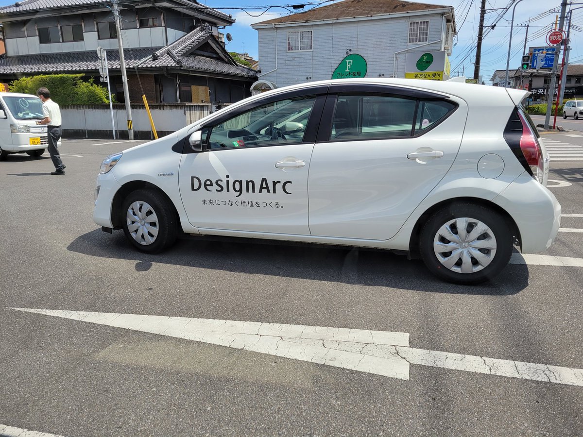 ohnogenxtion1's tweet photo. 未来につなぐ価値をつくる

まぁそこ出入りするとこで駐車するとこじゃないんですが。
駐車場めっちゃ空いてるのに
#DesignArc　#コンビニ　#謎駐車 https://t.co/StX4ACYDU7