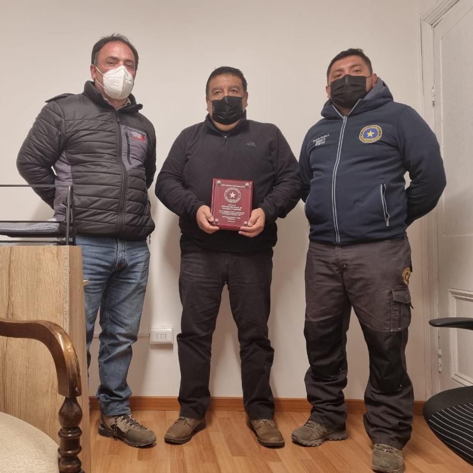 En el mes aniversario de nuestra organización, entregamos un reconocimiento al Director Nacional de <a href="/Sernageomin/">Sernageomin</a> Sr. David Montenegro por el constante apoyo a nuestra Organización <a href="/RescateAtacama/">Rescate Atacama Oficial</a> Gracias David, estamos cuando y donde nos requiera.