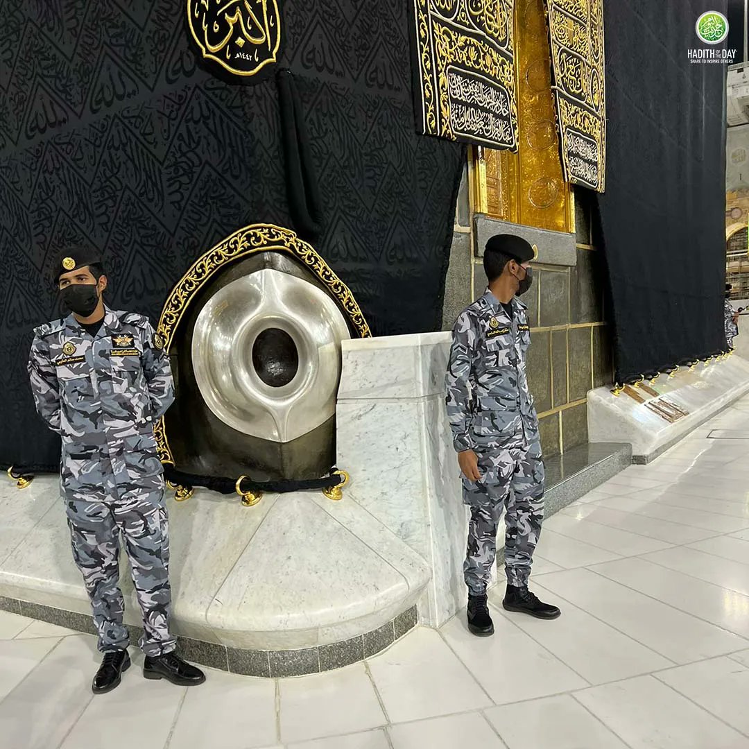 The beautiful, blessed black stone.

Photo Credit: Uzma