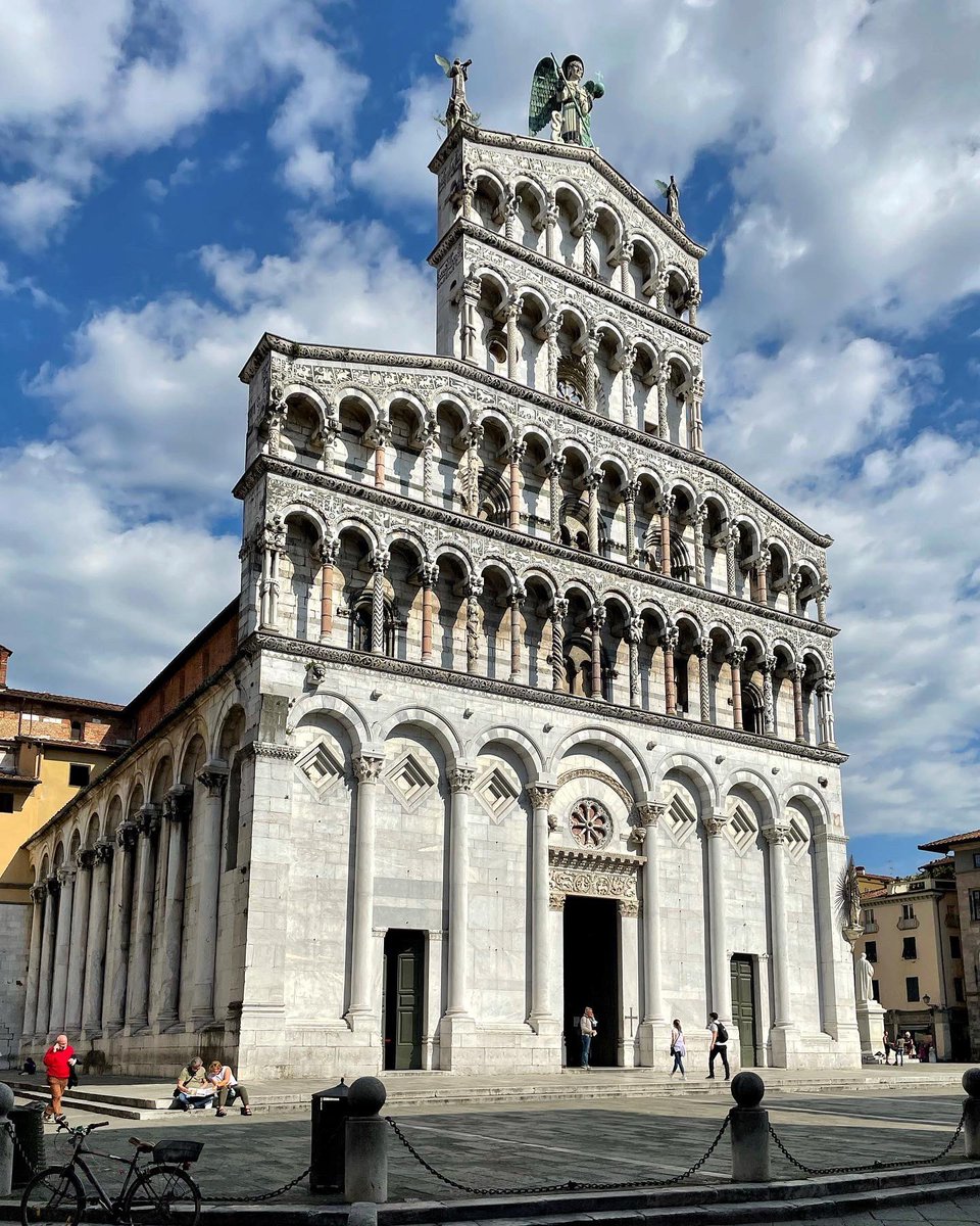 srake85's tweet photo. Posti speciali e la semplice bellezza toscana.
- Special places and the simply Tuscany beauty.
- Lugares especiales y la simple belleza toscana.

📍#TorreGuinigi, #SanMicheleinForo e #PiazzaAnfiteatro, #Lucca, #Toscana, #Italia.

👉🏻 cosa vedere a Lucca? https://t.co/vNXBTz2YPK https://t.co/beLWI6kYRD