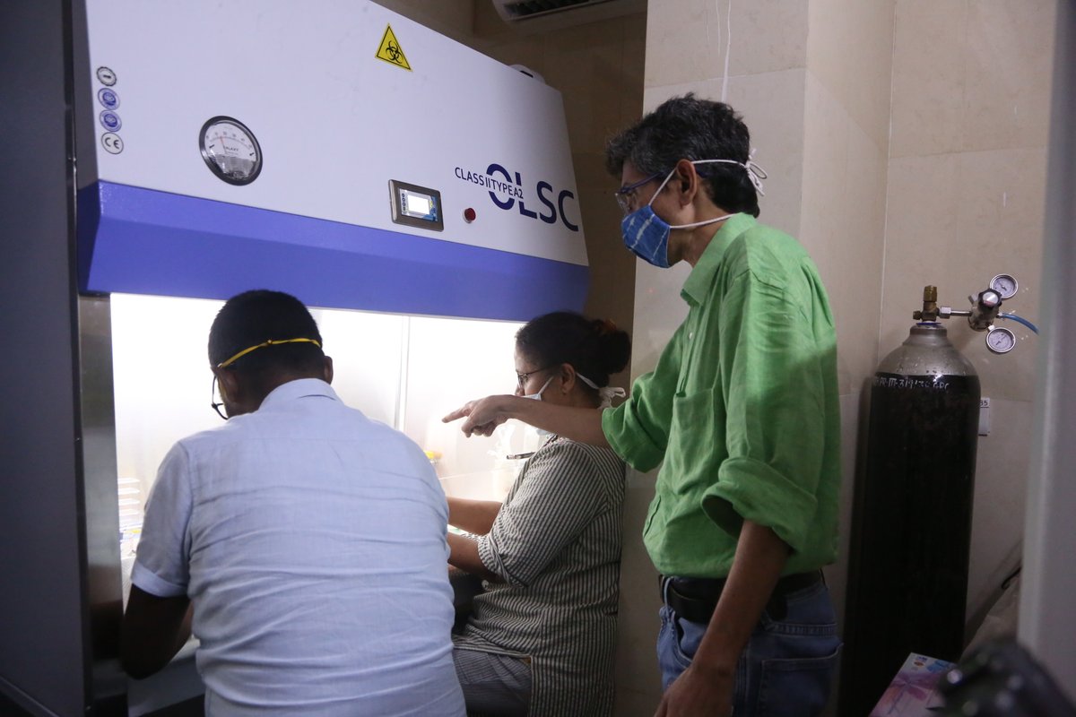 icmrnirwoh's tweet photo. In the afternoon session of today's DHR training course #PMG2022, Dr Sudhakar &amp; Ms Seema Kadam demonstrated DNA extraction &amp; quantification to the participants who then planted the samples under the supervision of Mr Harsh &amp; Mr Adnan.
#ICMR4NewIndia #AmritMahotsav https://t.co/lDHqGwrDqp