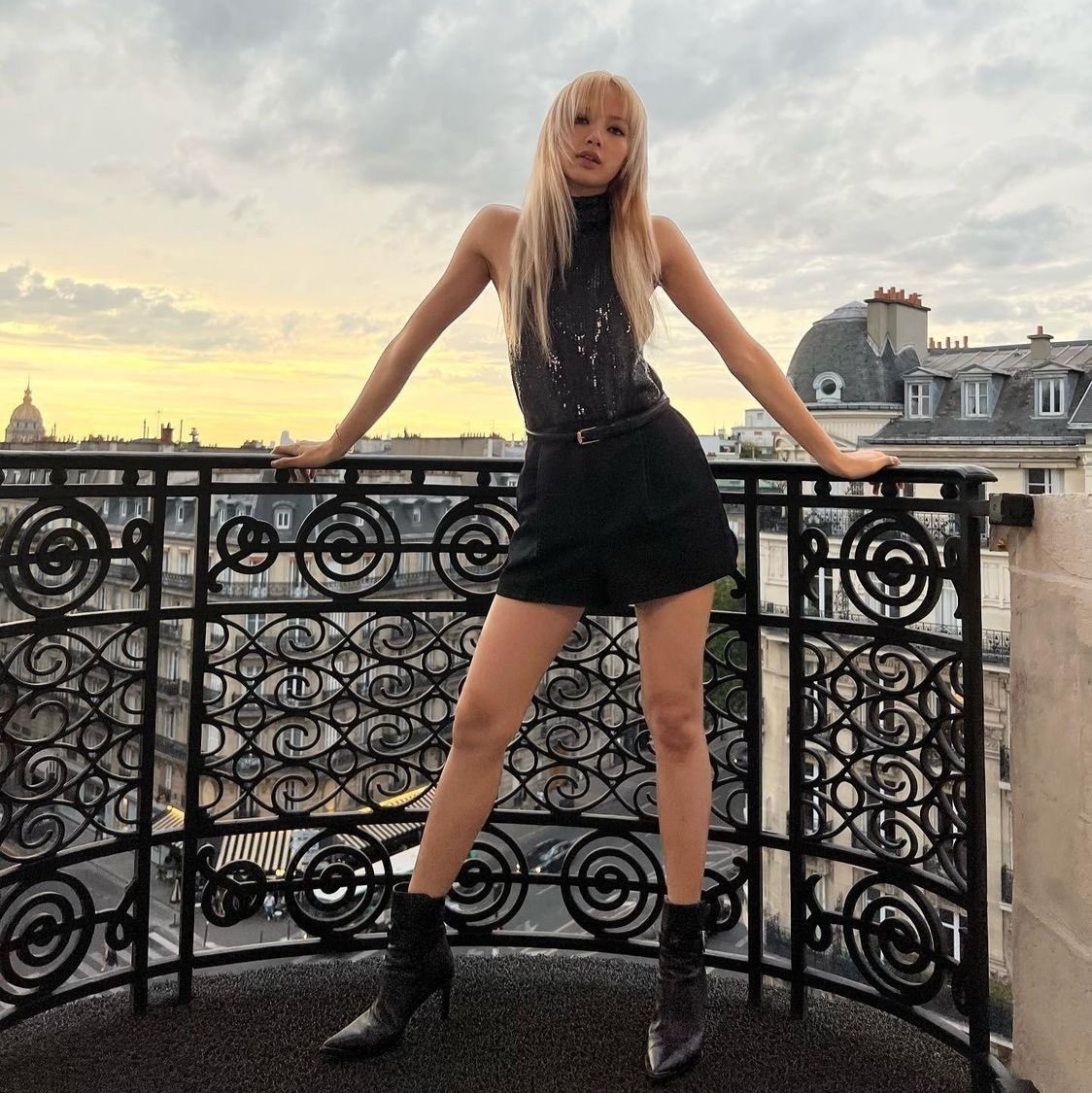 🗒 [INFO] - #LISAXCELINE has now surpassed 6 MILLION TWEETS becoming the FIRST and ONLY hashtag by a K-POP ACT to reach this milestone. ✨ LALISA HUMAN CELINE #LISAatCelinePFW22 #LISA #LALISA