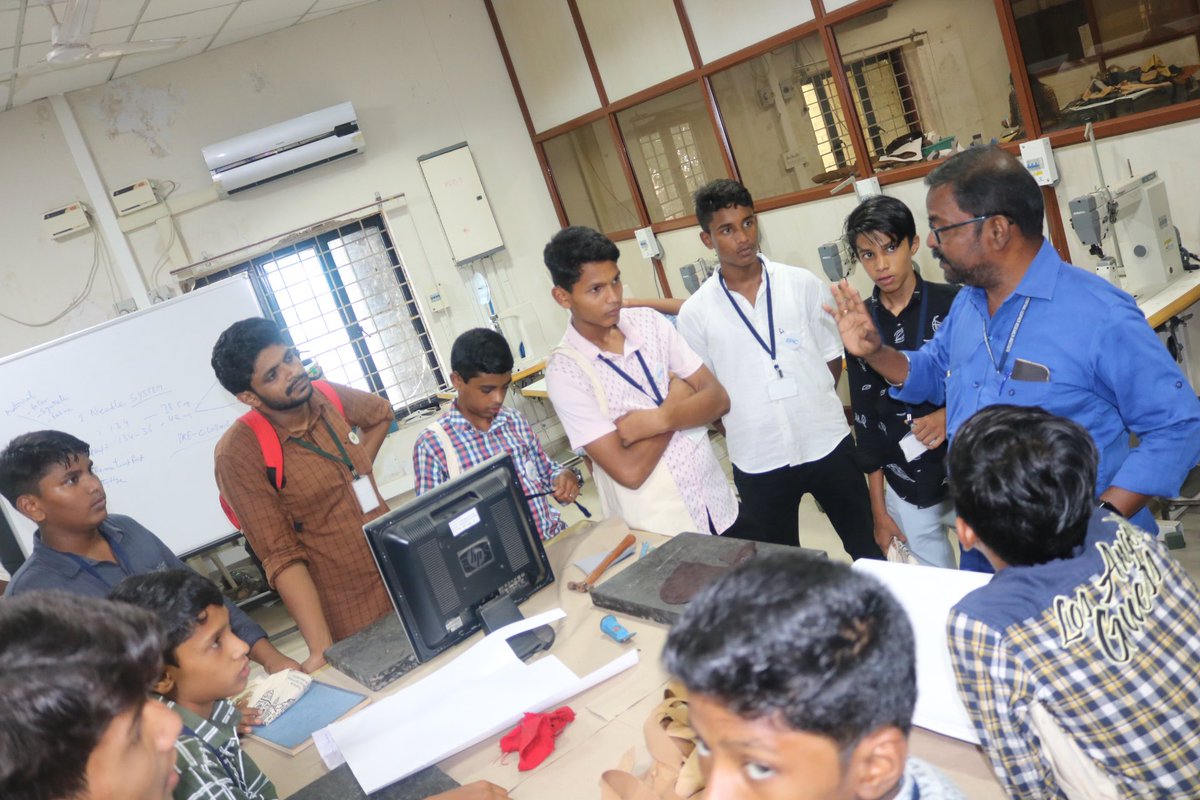 clriindia's tweet photo. Educational Institution Academy of Excellence, Madeenathul Uloom orphanage, School Students (9th and 10th Std), Pulikkal, Kerala visited CSIR-CLRI on 24th June 2022 at different Lab.

@kjsreeram @CSIR_IND @dgcsirIndia @VigyanPrasar https://t.co/h6oqURcFOg