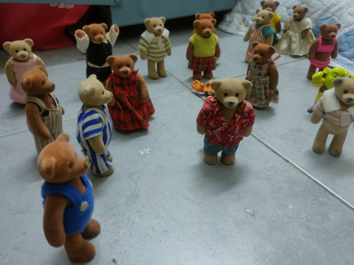 tabbyrant's tweet image. Some of my vintage mcdonald's toys collection.. Abes lah si kecik ni bawak keluar..