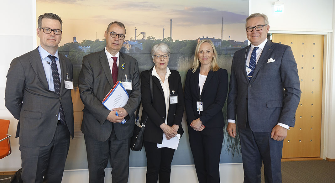 Valtiokonttori's tweet image. Ville Itälä ja Ritva Sahavirta korostavat yhteistyön sekä tiedon jakamisen tärkeyttä petosten torjunnassa. Lue lisää aiheesta Valtiokonttorin sivuilta.  

👉ow.ly/MBfo50JI4WR

#elpymissuunnitelma #RRP #elpymisväline #RRF #NextGenerationEU