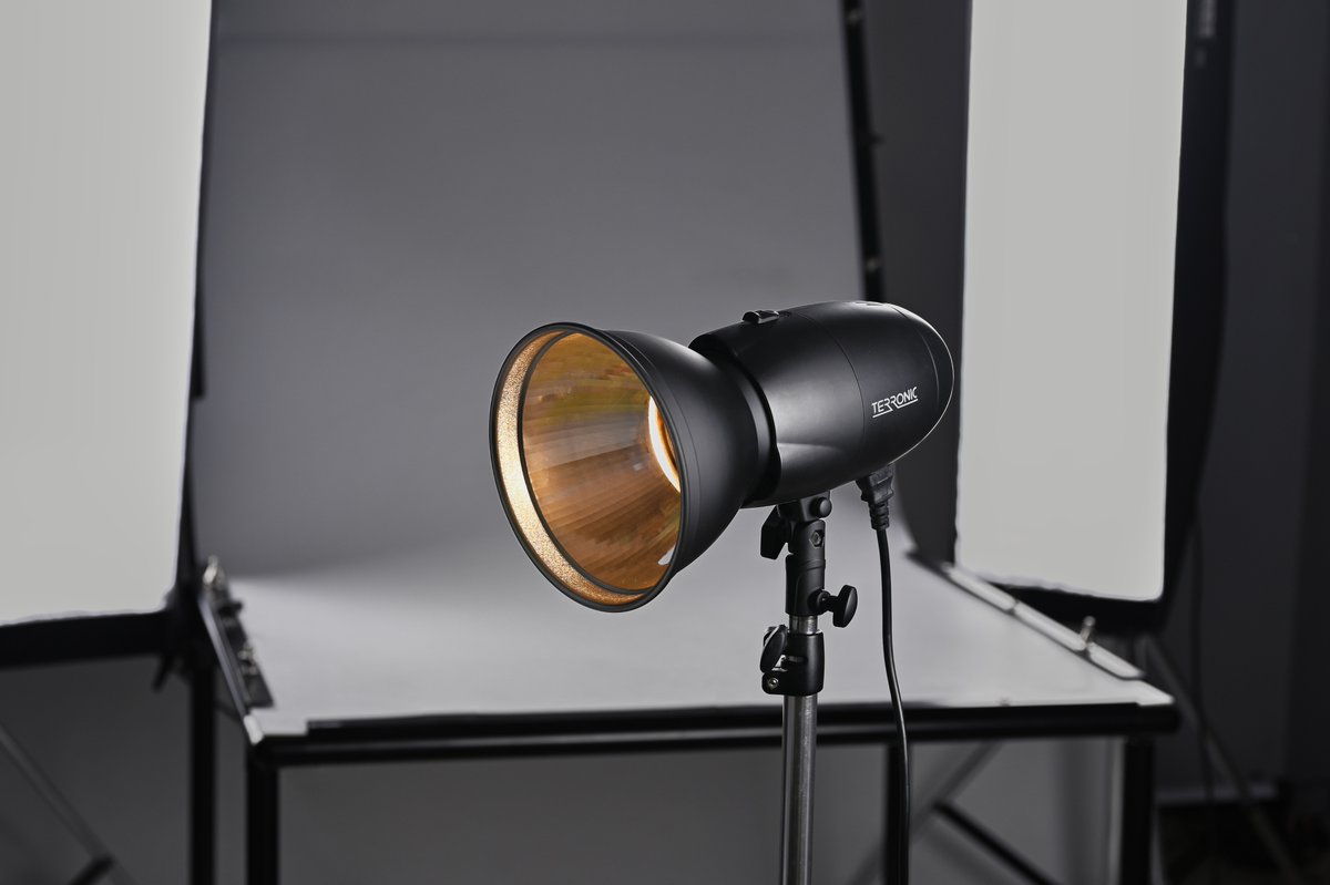 Nové blesky Terronic RF s vestavěným přijímačem, které můžete koupit jak samostatně, tak i ve zvýhodněných setech jsou nyní skladem na našem e-shopu! 🆕💡
➡️ Všechny varianty zde: fomei.com/produkty-levne…