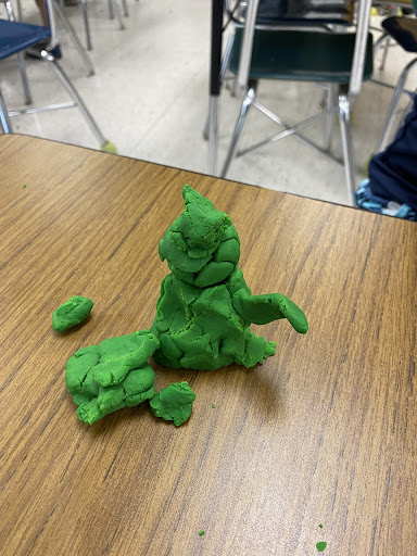 MoneyJeana's tweet photo. Kindergarten Fun Making Robot Designs and Geometric shapes @WCDE_TN @jerrysboyd @hayesc_wcde @SCESWildcats #summercampfun #learningisfun #playdoughfun https://t.co/XIEhjofKpy