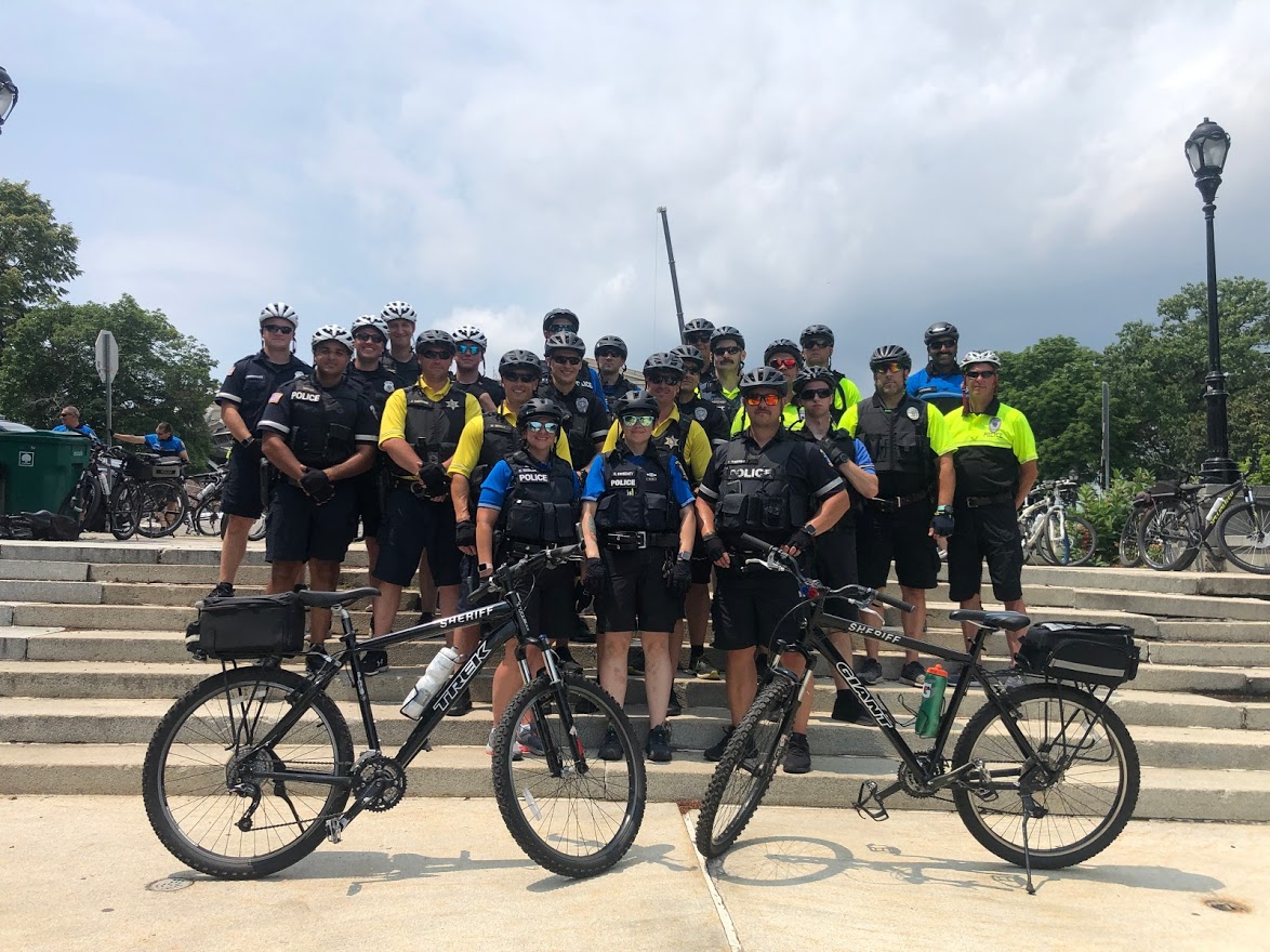 UBuffaloPolice's tweet photo. This week you will see Police Officers from across NYS participating in our Police Bike Patrol Course. You will see them on and around the North Campus.
#policemountainbike #bikecop #bicyclepatrol https://t.co/nsNVSVjvO5