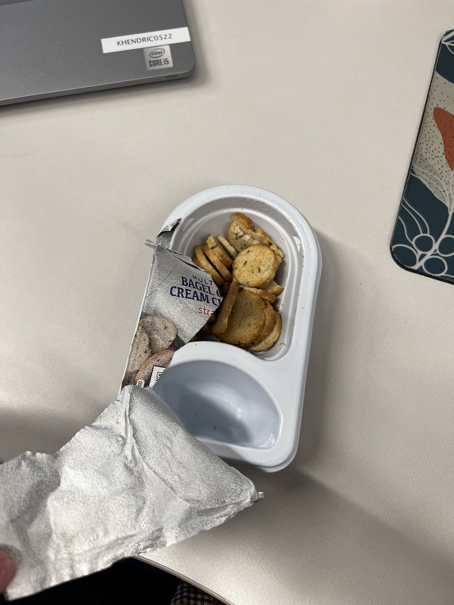 kateee_13's tweet photo. Happy Monday ☹️ @KwikTrip @phillycreamchs https://t.co/cKmj44t9uu