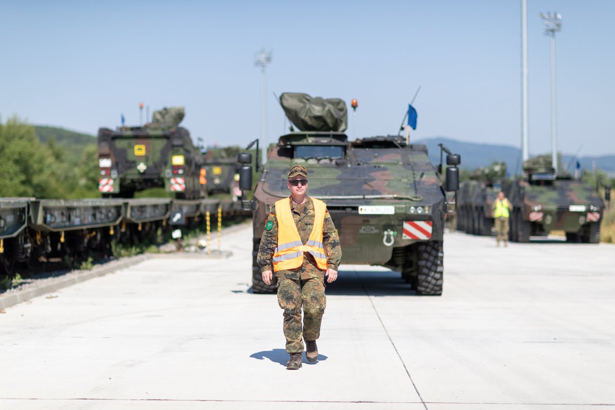 The circle closes together with the arrival of the 🇩🇪 German part of our Battlegroup. The 🇩🇪 infantry company with its IFVs Boxer has just arrived and @NATO_MN_BG_SVK is complete. We are proud that <a href="/Bw_Einsatz/">Bundeswehr im Einsatz</a> is part of our Battlegroup!

#WeAreNATO