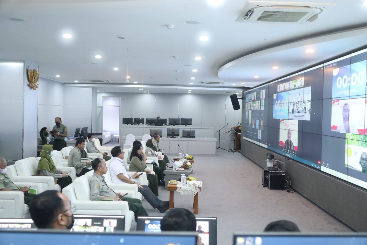 extensionedu's tweet photo. Mendampingi Menteri Pertanian dalam Penilaian wawancara dan presentasi "Si Juru Tani" aplikasi penyuluhan pertanian berbasis digital oleh Menteri Pertanian.
https://t.co/cLUpbSf6hq https://t.co/Kci76XjqTL