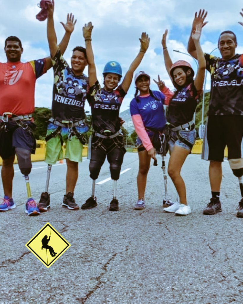 EcoArcangel's tweet photo. Este domingo tuvimos el inmenso placer de vivir la experiencia de hacer Rapel en la Cota mil con los Titanes de la @ZonaBionica , demostrando una vez más que no hay límites.
#morralesarriba
#Vidaenmovimoento https://t.co/AliU0lXynN