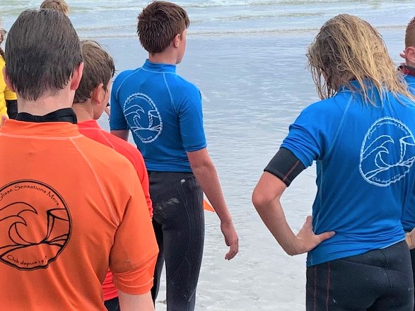 dsden_80's tweet photo. 🏄‍♀️Séance d'entraînement vendredi 24 juin pour les élèves et les enseignants de la section #Surf du collège https://t.co/7KRZhj7aKb de #MersLesBains en présence de Gilles Neuviale, #DASEN80.👏à tous et bons vents pour la suite🌊! @AcAmiens @MullerRaphal4 @education_gouv @Somme_fr https://t.co/V18RqL6BCF