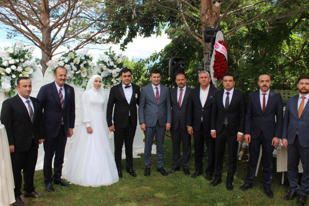 Erzincan Belediye Başkanımız Sn. Bekir Aksun'un evladı, Ülküdaşımız Saltuk Samed ve Kübra Hanımefendi'nin nikahına şahitlik ettik.

Mutluluklar diliyor, huzurlu ve sağlıklı bir ömür temenni ediyorum.