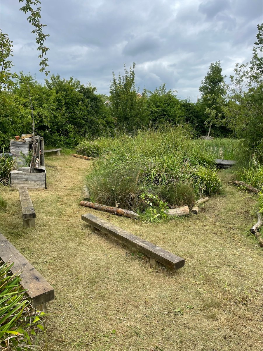 becketcs's tweet photo. Look at this incredible job achieved by our team of VI Form students, who worked tirelessly and without complaint, transforming the outdoor space @BridgewaterPrim on Friday's Community Day. So proud of you all!
#TeamTBCS #missiontoexcellence #communitymatters #Northampton https://t.co/XKxQm3Pqun