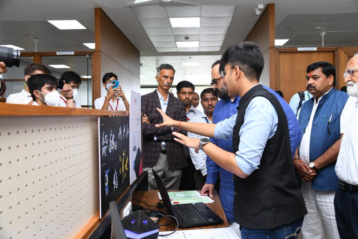 Rajiv Chandrashekhar inaugurates incubation centre at Nirma University