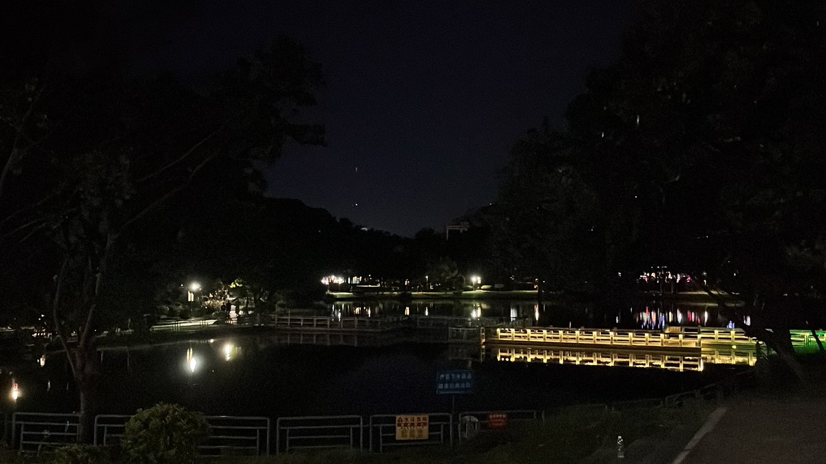 晚上散步不热，空气好。