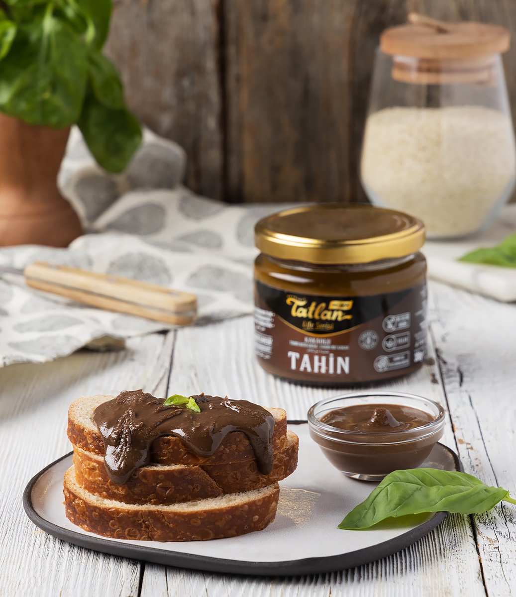 Tatlan_Helva's tweet photo. Tutun tutun! Lezzet ekmeklerinizin üzerinden kayıyor!😋

Tatlan Life Serisi’nin en gözde isimlerinden Kakaolu Tahin sahne ışıklarının çoğunu kendi üstüne çekiyor. Bu ihtişamlı gösteride yerini almak istersen web sitemize bekleriz.😇

#tatlanhelva #kakaolutahin https://t.co/6wuF0b1QUW