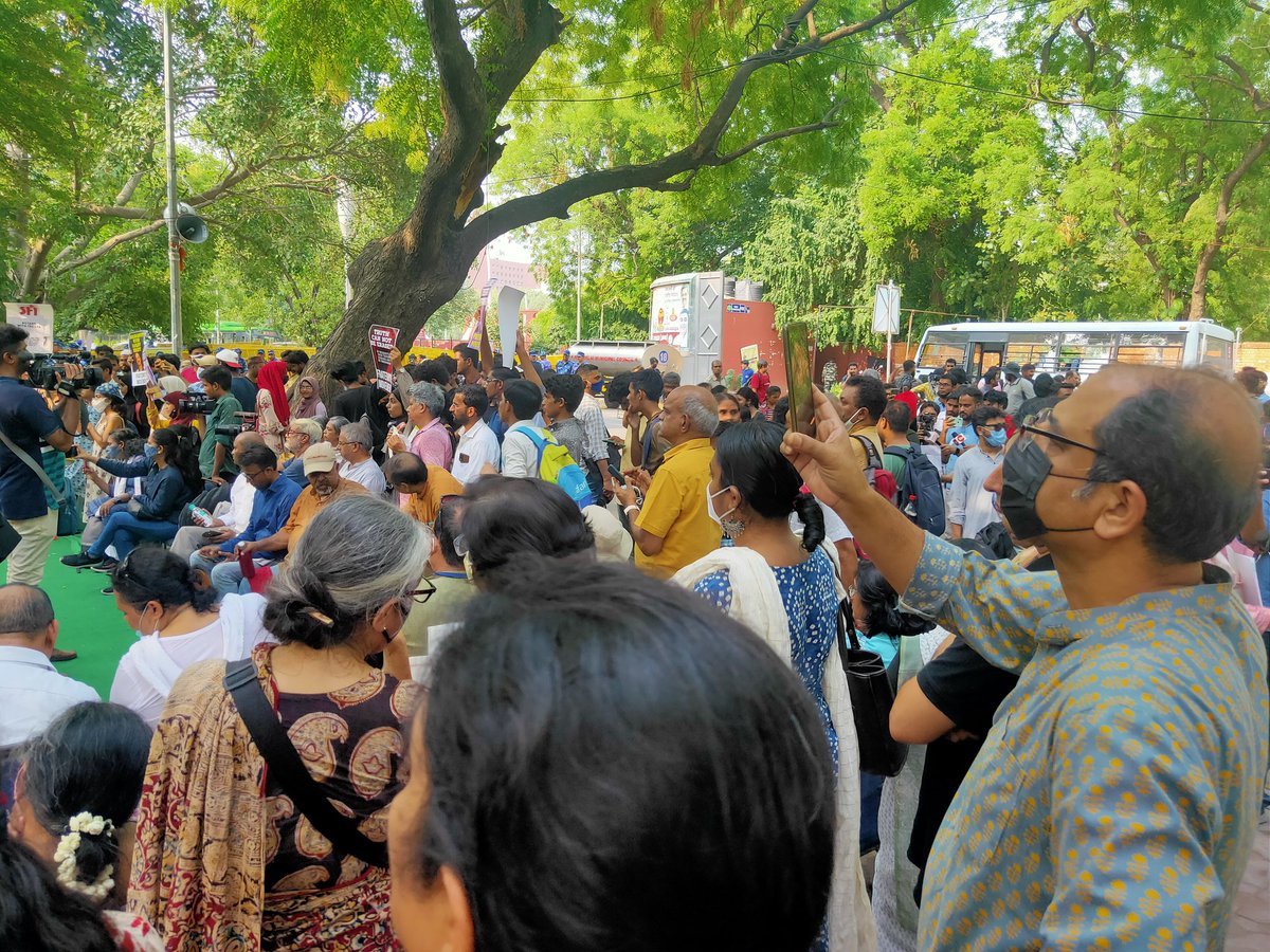 GatherSisters's tweet photo. #FreeTeestaSetalvad protest, today at #JantarMantar https://t.co/OJ2ELGpGwp
