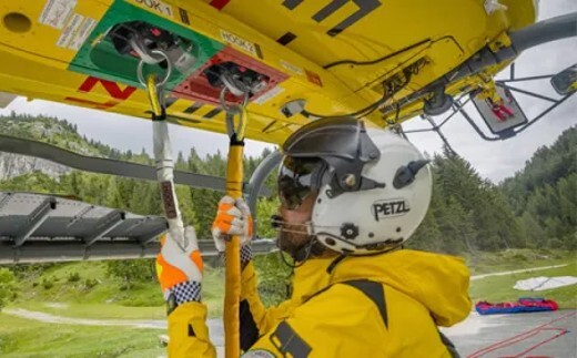 EHelipad's tweet photo. Onboard’s EC135 dual HEC kit certified by FAA https://t.co/VXZMoF5TO5 Order helicopter paint at https://t.co/qbunQ55zZM #ehelipad #cashersaviation @onboardsystems #ec135 #helicoptertour #helicoptersofinstagram #helicopterselfie #helicopterride #helicoptere #helicoptercharter https://t.co/d4lxPhbpT6