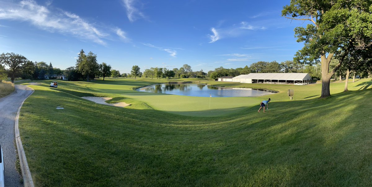 CoachNikoPanous's tweet photo. “At the 18th!” ⛳️🏌️‍♂️ #Dubsdread https://t.co/S1LRPIfdLY